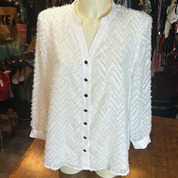 Alfani White fuzzy blouse - Picture 2 of 15